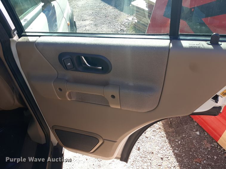 image for item LX9903 2002 Land Rover Discovery Series II SUV