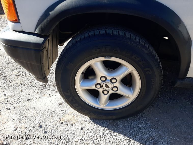 image for item LX9903 2002 Land Rover Discovery Series II SUV