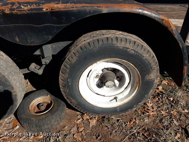 image for item LX9909 Utility trailer