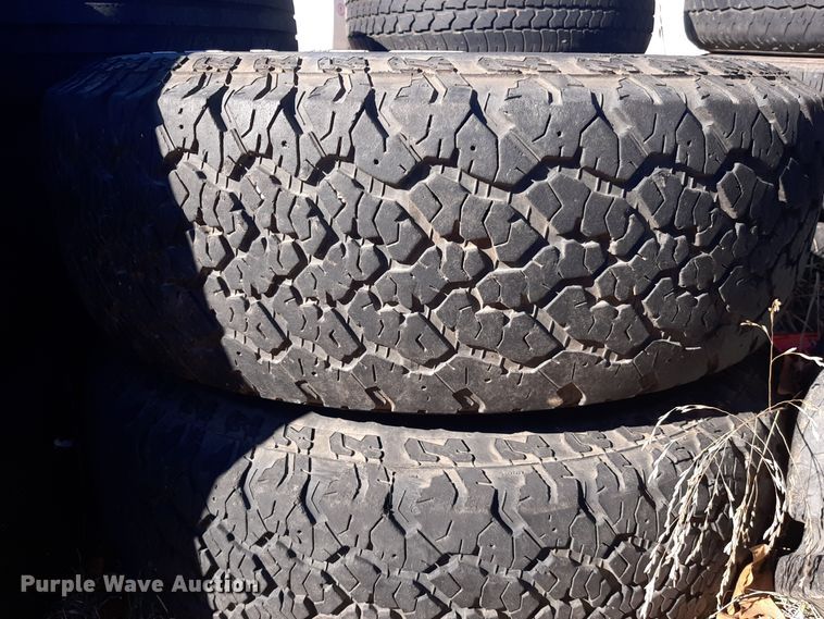 image for item LX9915 Wheels and tires