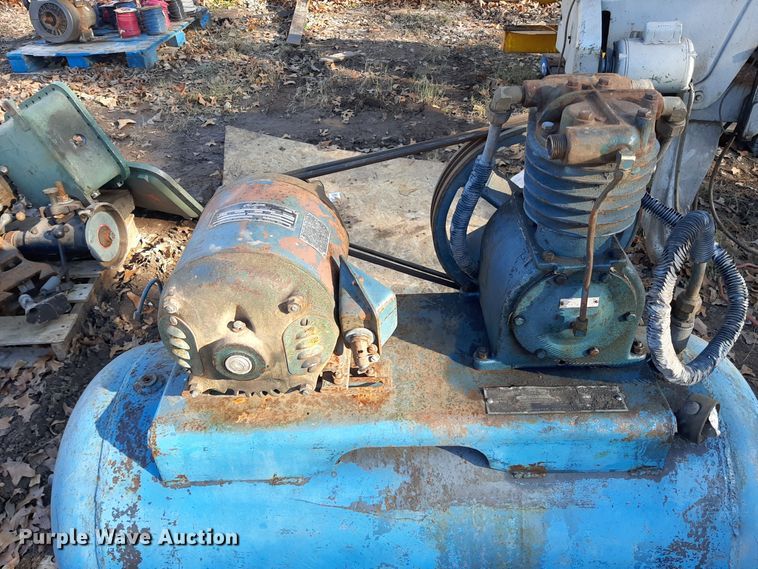 image for item LX9919 (2) Air compressors