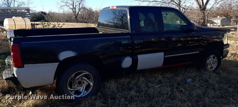 image for item LX9924 2003 Chevrolet Silverado 1500  Ext. Cab pickup truck