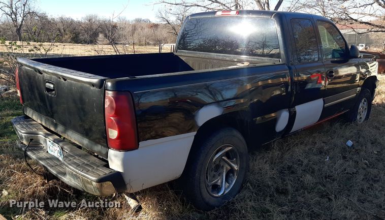 image for item LX9924 2003 Chevrolet Silverado 1500  Ext. Cab pickup truck