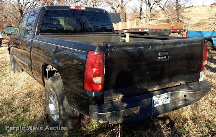 image for item LX9924 2003 Chevrolet Silverado 1500  Ext. Cab pickup truck