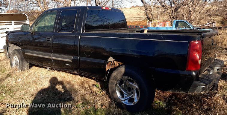 image for item LX9924 2003 Chevrolet Silverado 1500  Ext. Cab pickup truck