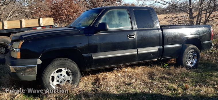 image for item LX9924 2003 Chevrolet Silverado 1500  Ext. Cab pickup truck