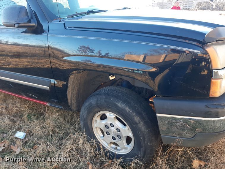 image for item LX9924 2003 Chevrolet Silverado 1500  Ext. Cab pickup truck