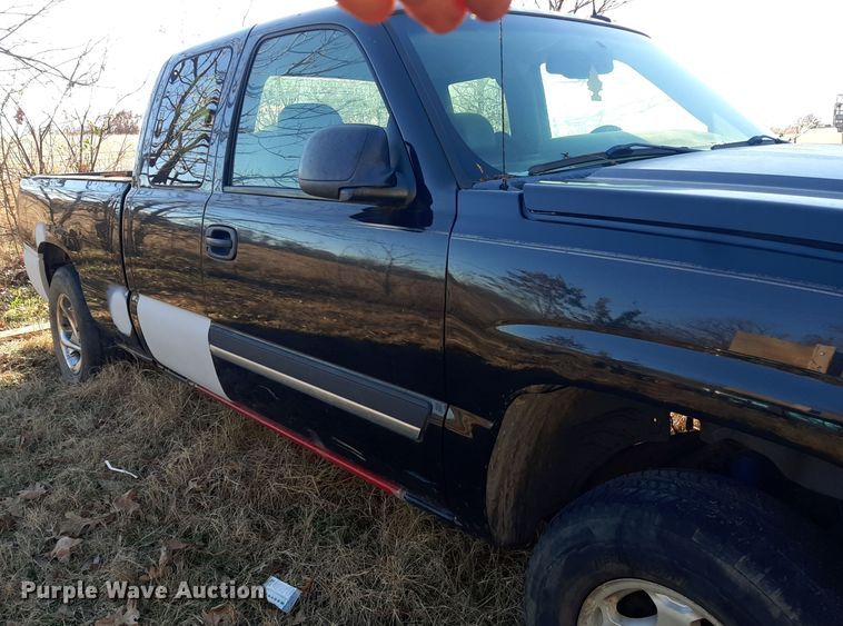 image for item LX9924 2003 Chevrolet Silverado 1500  Ext. Cab pickup truck