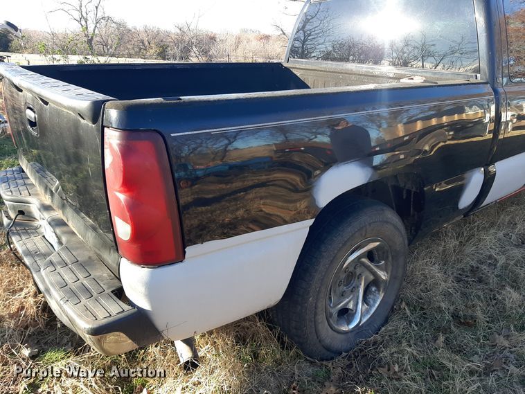 image for item LX9924 2003 Chevrolet Silverado 1500  Ext. Cab pickup truck