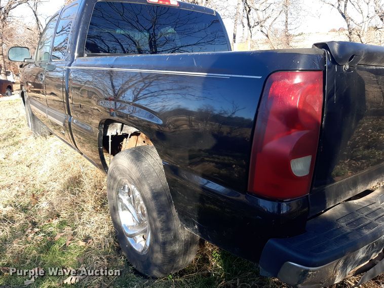 image for item LX9924 2003 Chevrolet Silverado 1500  Ext. Cab pickup truck