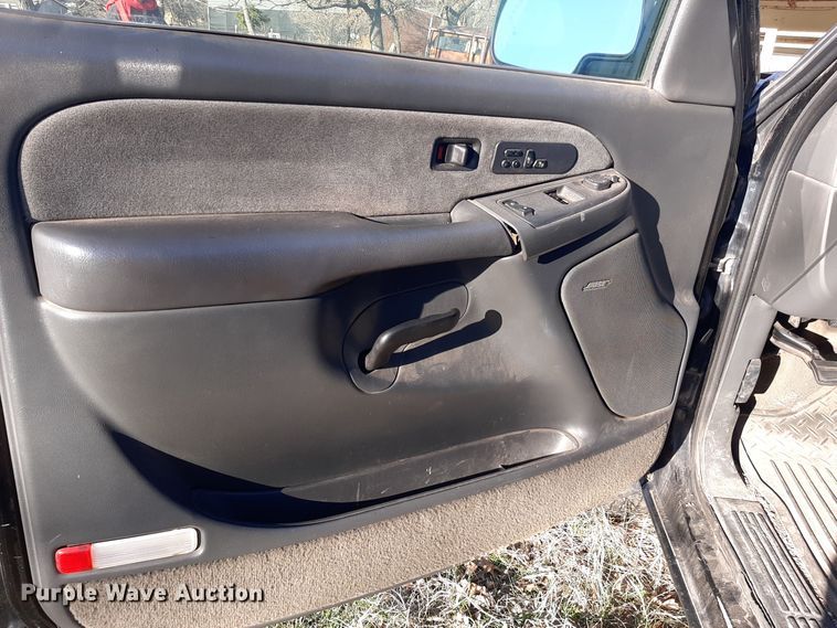image for item LX9924 2003 Chevrolet Silverado 1500  Ext. Cab pickup truck