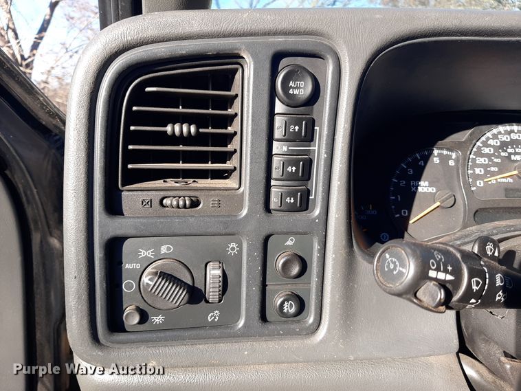 image for item LX9924 2003 Chevrolet Silverado 1500  Ext. Cab pickup truck