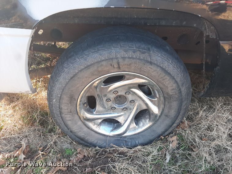 image for item LX9924 2003 Chevrolet Silverado 1500  Ext. Cab pickup truck