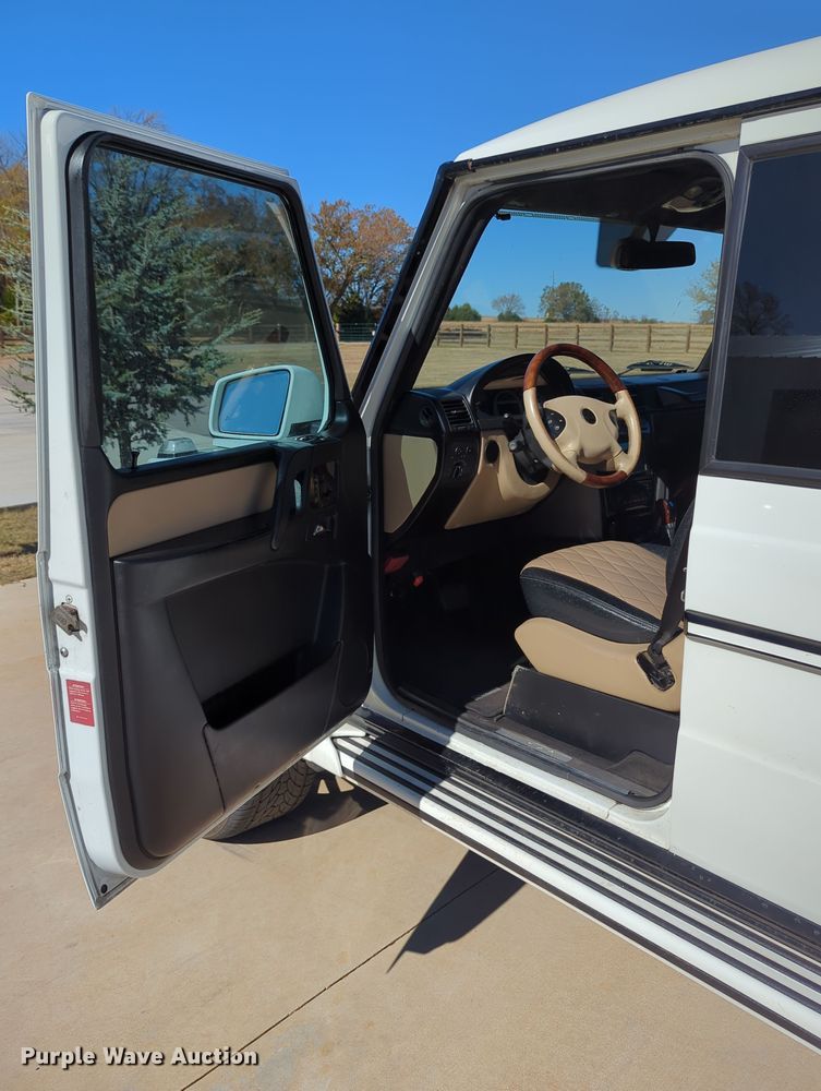 image for item LY9484 2003 Mercedes Benz G63  limousine