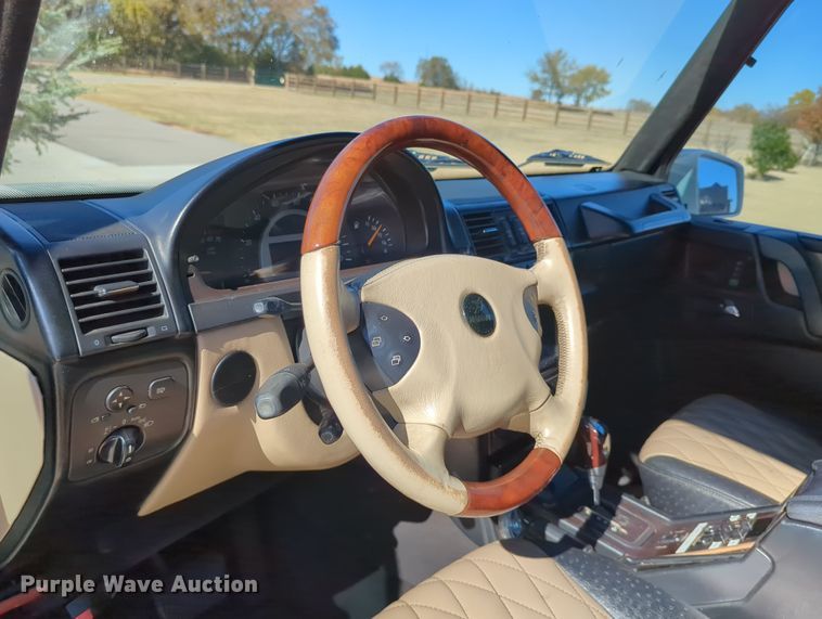 image for item LY9484 2003 Mercedes Benz G63  limousine