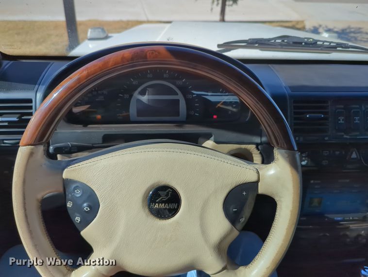 image for item LY9484 2003 Mercedes Benz G63  limousine