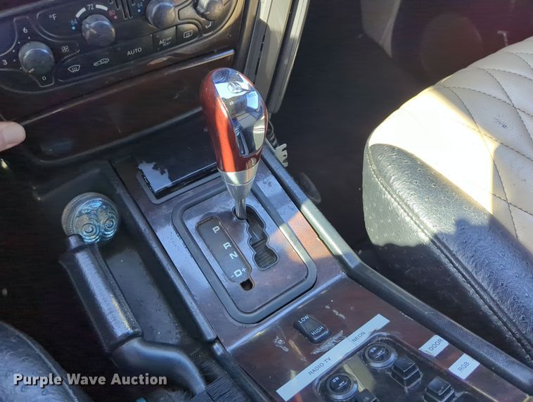 image for item LY9484 2003 Mercedes Benz G63  limousine