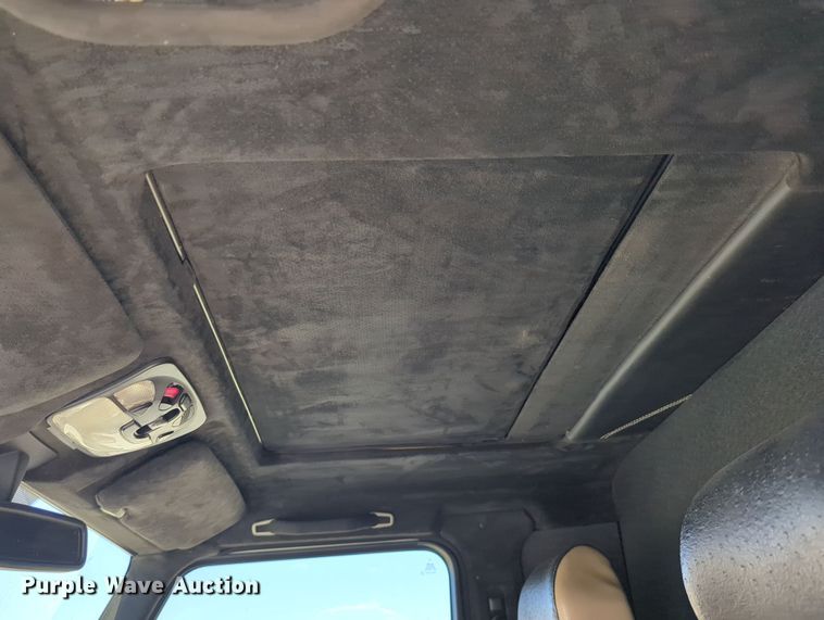 image for item LY9484 2003 Mercedes Benz G63  limousine