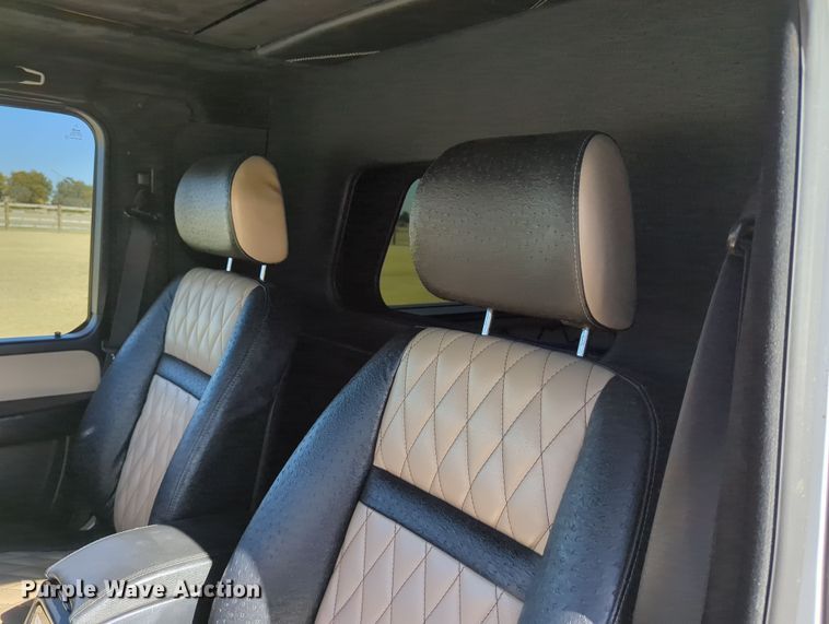 image for item LY9484 2003 Mercedes Benz G63  limousine