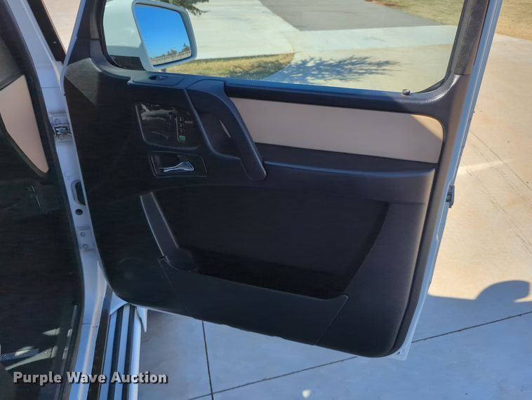 image for item LY9484 2003 Mercedes Benz G63  limousine