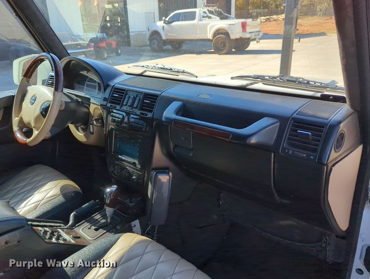 image for item LY9484 2003 Mercedes Benz G63  limousine