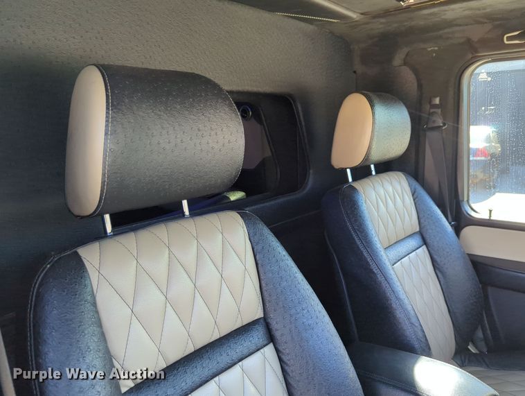 image for item LY9484 2003 Mercedes Benz G63  limousine