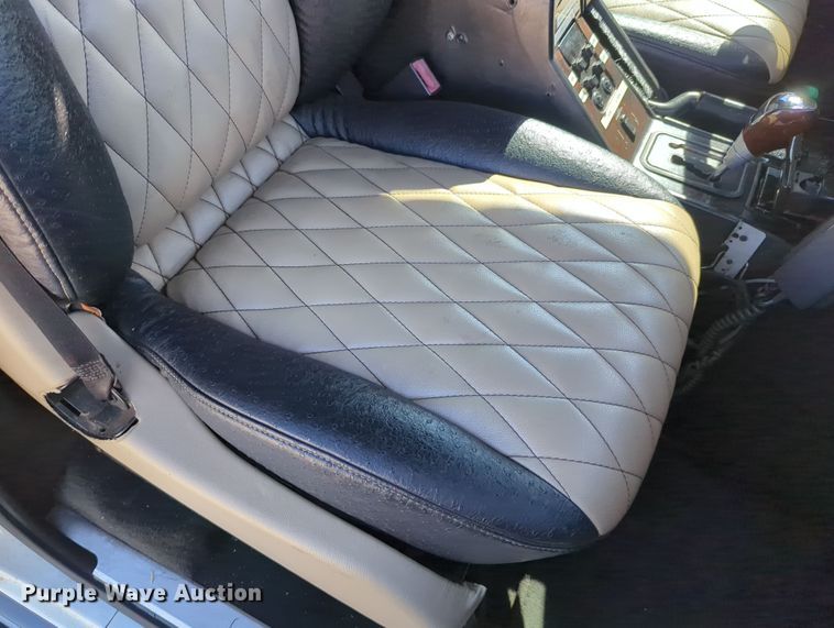 image for item LY9484 2003 Mercedes Benz G63  limousine