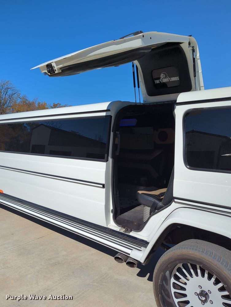 image for item LY9484 2003 Mercedes Benz G63  limousine