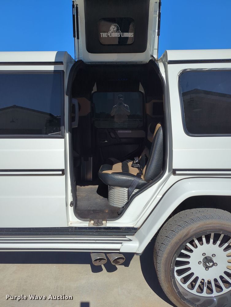 image for item LY9484 2003 Mercedes Benz G63  limousine