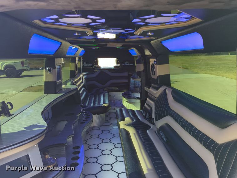 image for item LY9484 2003 Mercedes Benz G63  limousine