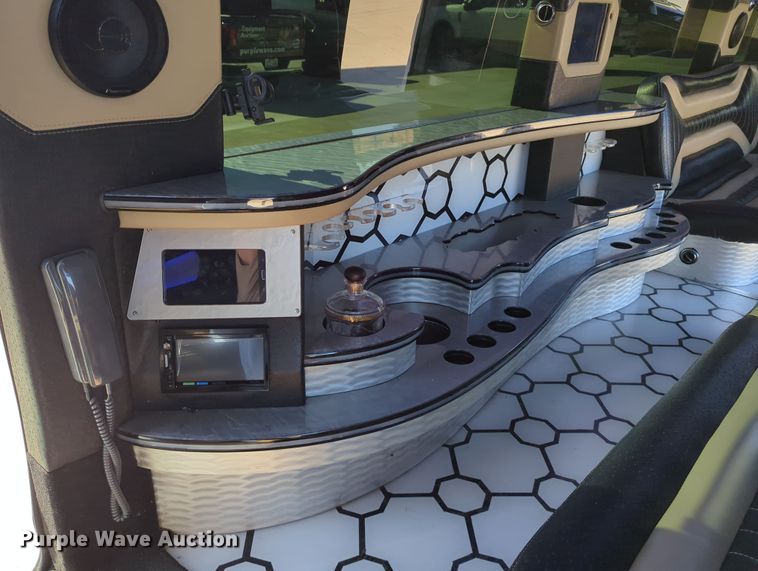 image for item LY9484 2003 Mercedes Benz G63  limousine