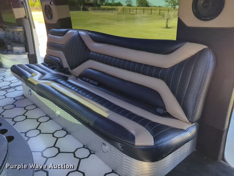 image for item LY9484 2003 Mercedes Benz G63  limousine