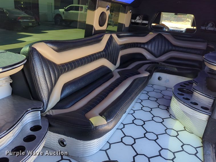 image for item LY9484 2003 Mercedes Benz G63  limousine