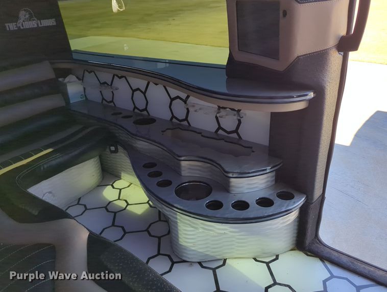 image for item LY9484 2003 Mercedes Benz G63  limousine