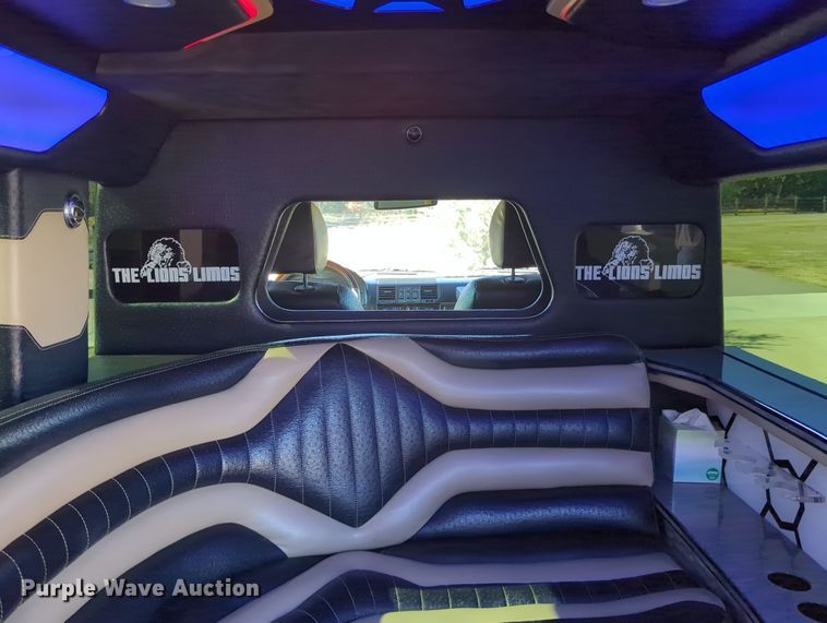 image for item LY9484 2003 Mercedes Benz G63  limousine