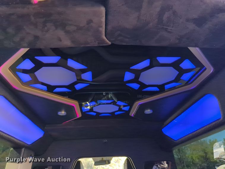 image for item LY9484 2003 Mercedes Benz G63  limousine