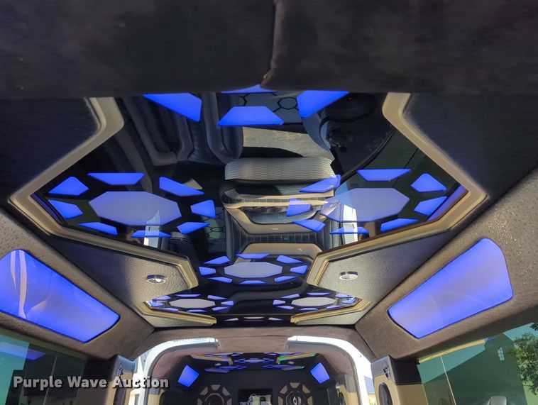 image for item LY9484 2003 Mercedes Benz G63  limousine