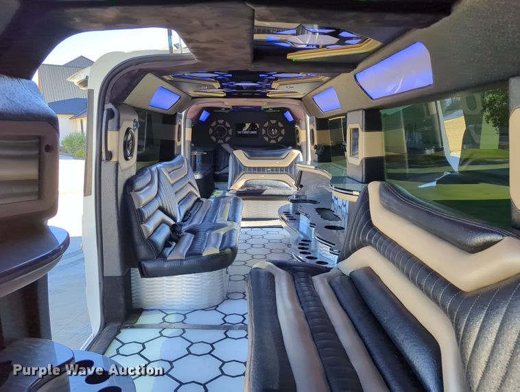 image for item LY9484 2003 Mercedes Benz G63  limousine