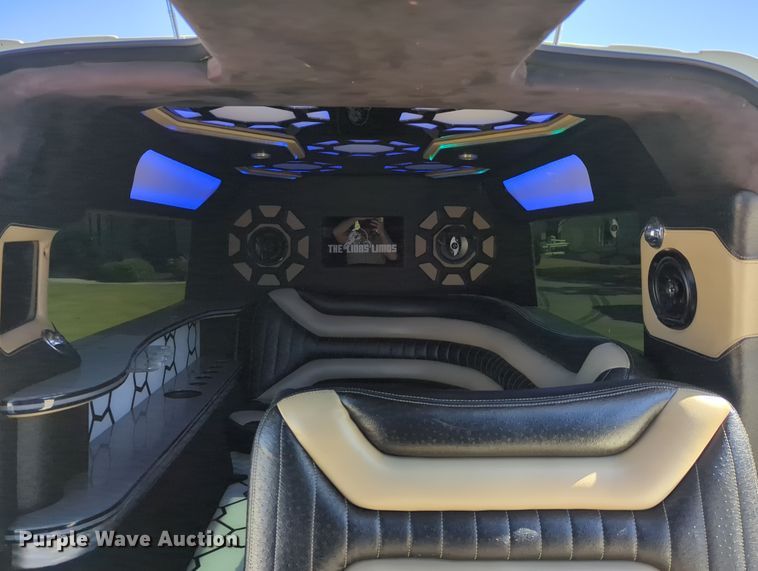 image for item LY9484 2003 Mercedes Benz G63  limousine