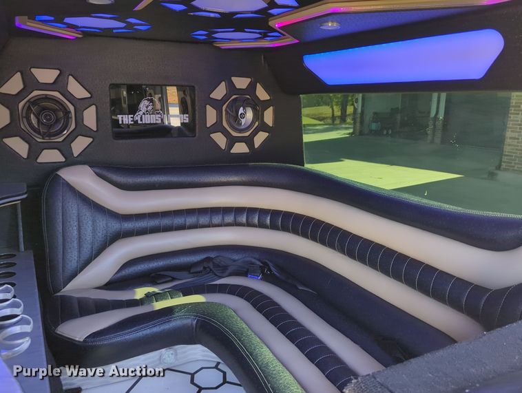 image for item LY9484 2003 Mercedes Benz G63  limousine