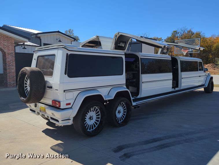 image for item LY9484 2003 Mercedes Benz G63  limousine