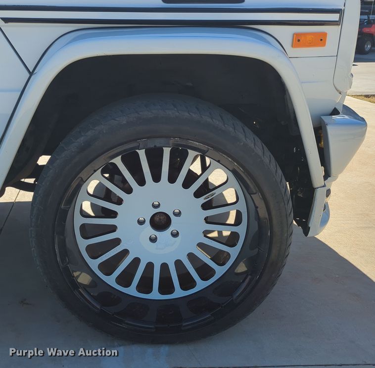 image for item LY9484 2003 Mercedes Benz G63  limousine