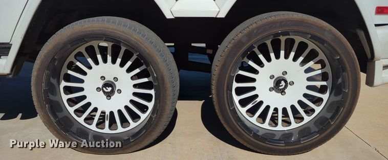 image for item LY9484 2003 Mercedes Benz G63  limousine