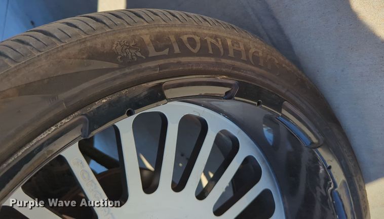 image for item LY9484 2003 Mercedes Benz G63  limousine