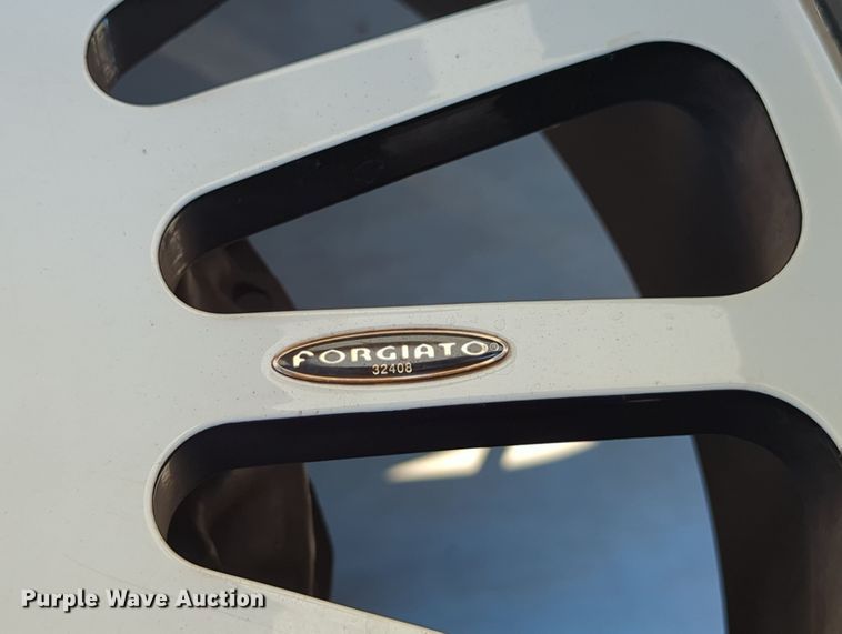 image for item LY9484 2003 Mercedes Benz G63  limousine