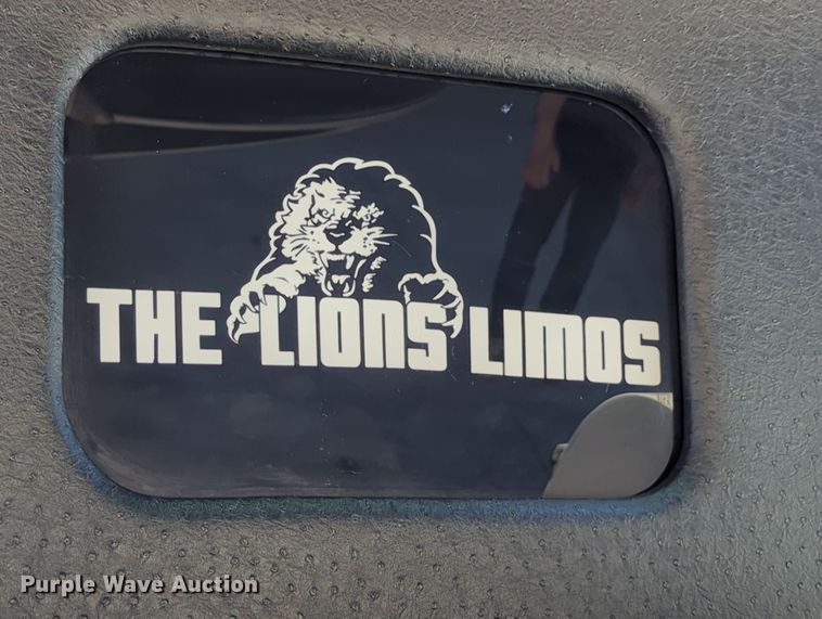 image for item LY9484 2003 Mercedes Benz G63  limousine