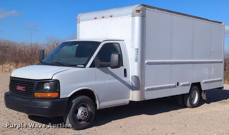 image for item LY9495 2010 GMC Savana  box truck