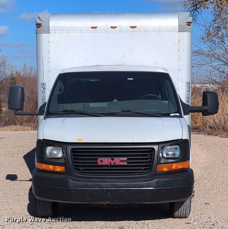 image for item LY9495 2010 GMC Savana  box truck