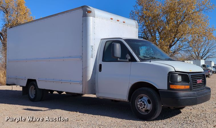 image for item LY9495 2010 GMC Savana  box truck