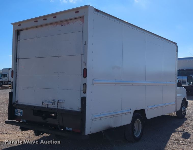 image for item LY9495 2010 GMC Savana  box truck